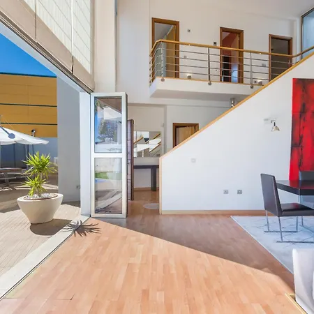 Seaview With Pool, Gym & Cinema Vila