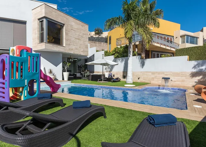 Seaview With Pool, Gym & Cinema Vila