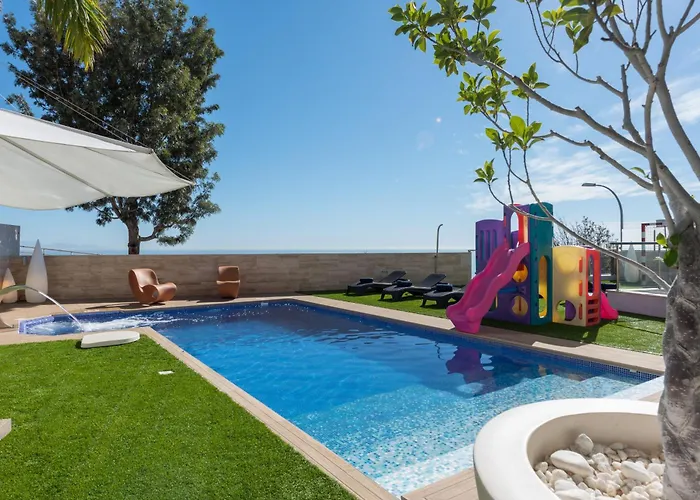 Seaview With Pool, Gym & Cinema Vila *