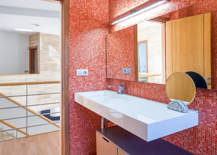 Seaview With Pool, Gym & Cinema