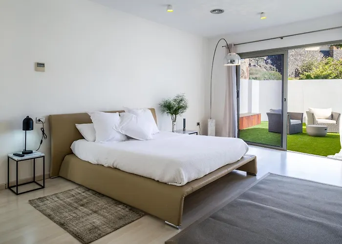 Seaview With Pool, Gym & Cinema Vila *