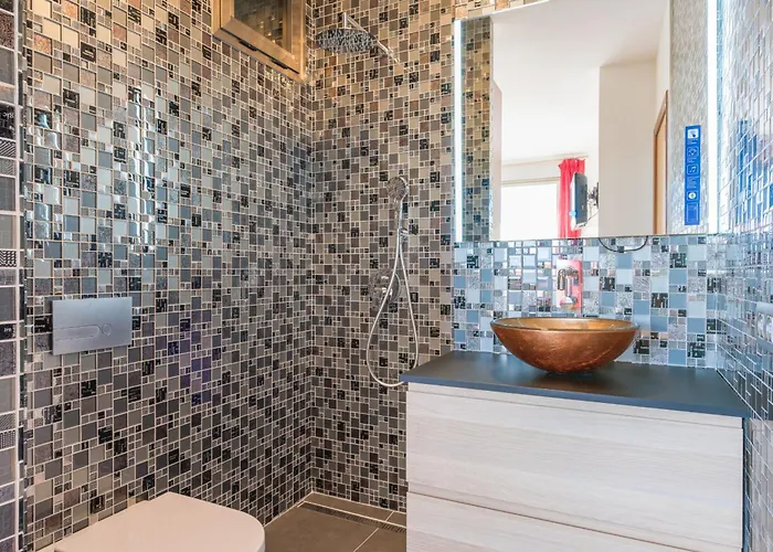 Seaview With Pool, Gym & Cinema Vila