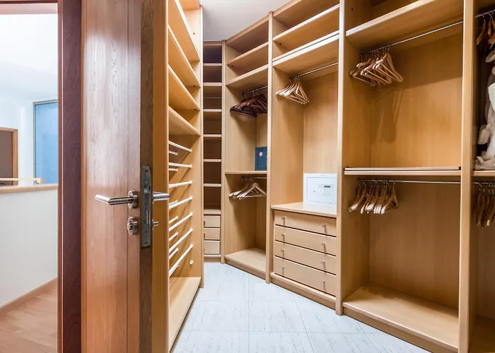 Seaview With Pool, Gym & Cinema