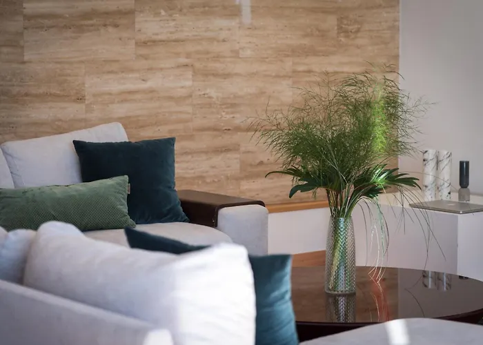 Seaview With Pool, Gym & Cinema *