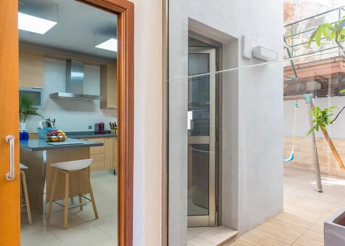 Seaview With Pool, Gym & Cinema Vila *