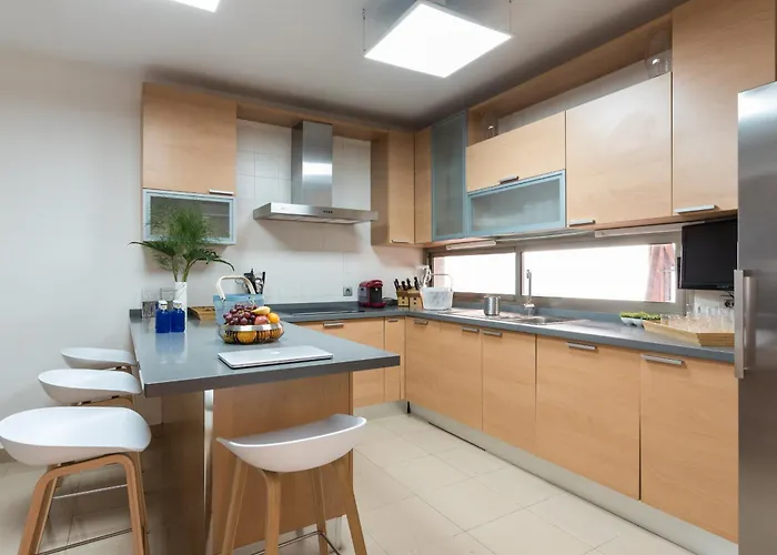 Seaview With Pool, Gym & Cinema *